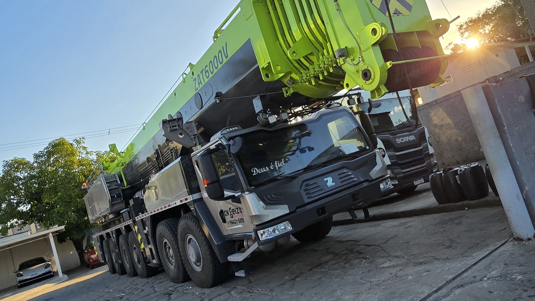 Geize Transportes recebe novo guindaste de 600 toneladas e reforça sua liderança no Rio de Janeiro